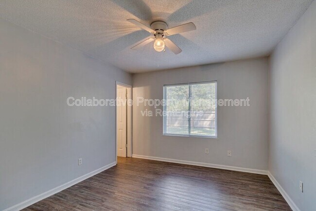 Building Photo - 128 Pointe S Dr