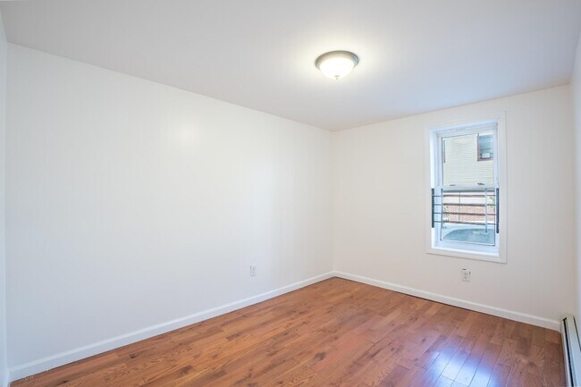 Building Photo - 427 4th St