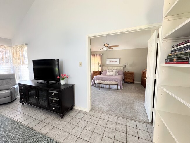 Building Photo - 9809 Lakewood Ct