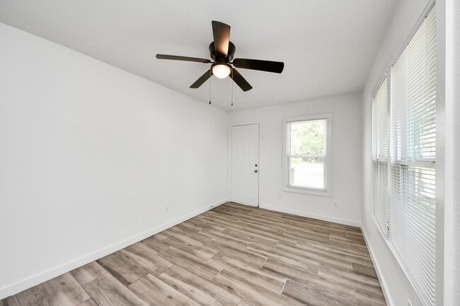 Building Photo - 406 73rd St