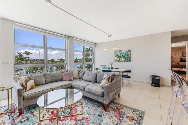 Building Photo - 5055 Collins Ave