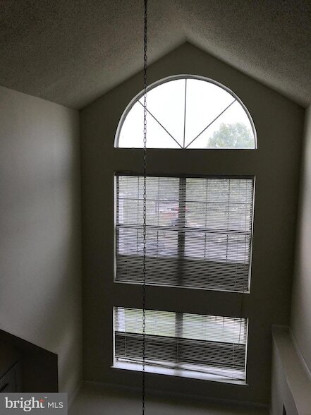 Building Photo - 14032 Vista Dr