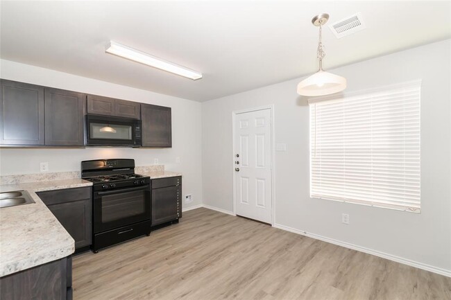 Building Photo - 8602 Middleton Oaks Cir