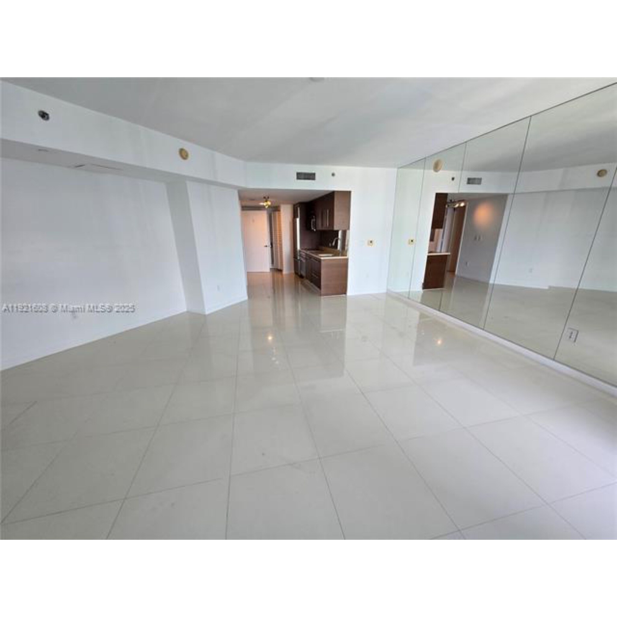 Building Photo - 475 Brickell Ave