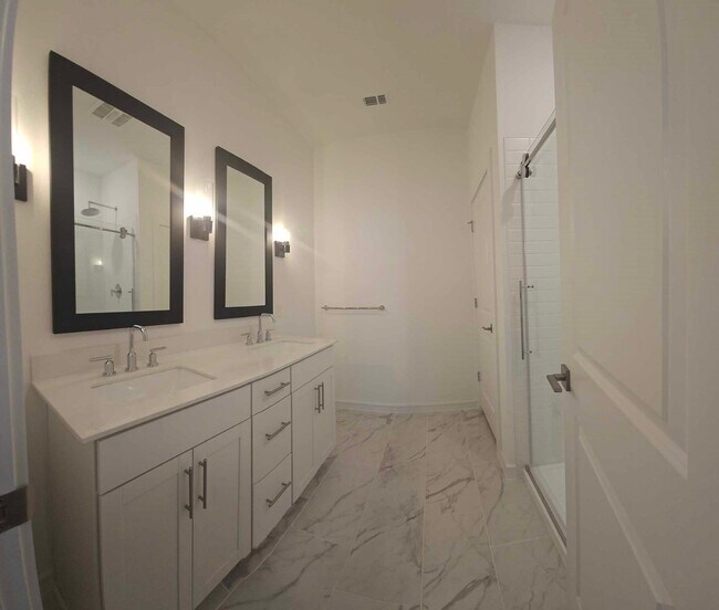 Building Photo - 8442 Bay Oaks Dr