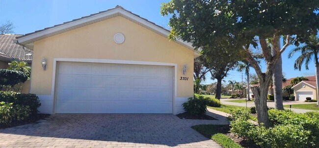 Primary Photo - 3701 Albacete Cir