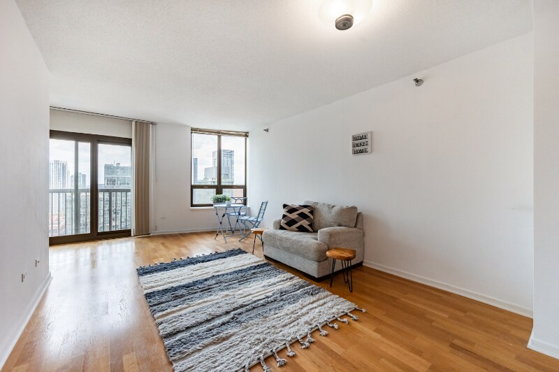 Building Photo - 400 N La Salle Dr