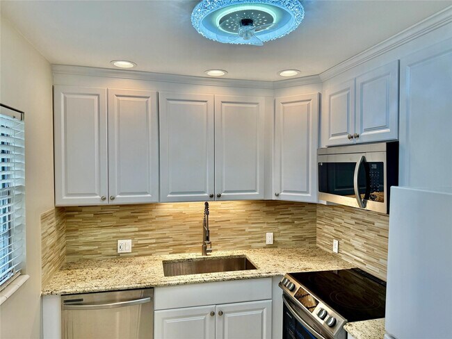 Building Photo - 417 Mansfield I