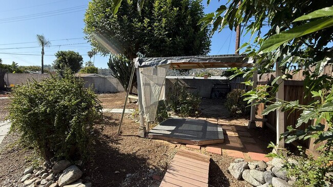 Building Photo - Incredible Remodled 4 bedroom House