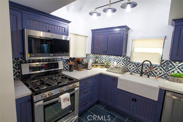 Building Photo - 11525 Moorpark St