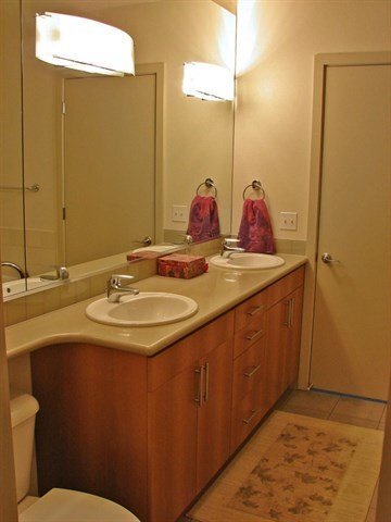 Building Photo - Stylish NW Contemporary 2 Bed, 2 Bath Cond...