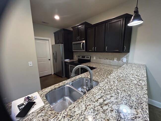 Building Photo - 2BD 2BA GROUND LEVEL DUPLEX WITH GARAGE FO...