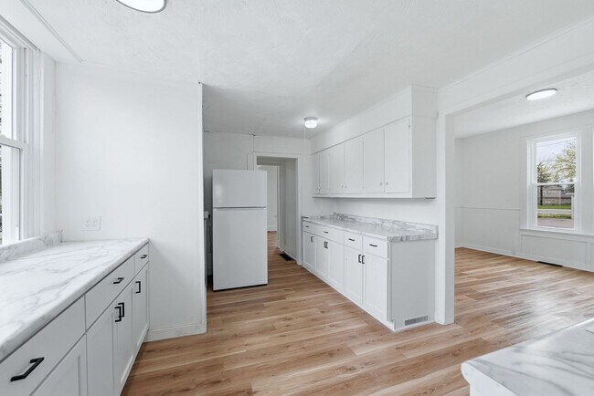 Building Photo - Charming 3BR with Garage & Updates