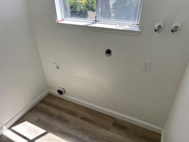 Building Photo - Remodeled 4 Bedroom, 2.5 Bath Home