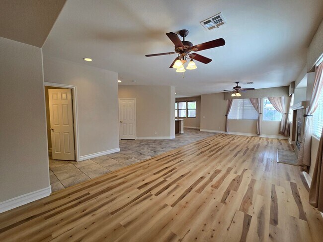 Building Photo - An Amazing NW Home! Over 3300 sq ft w/ pool & spa! Must see!