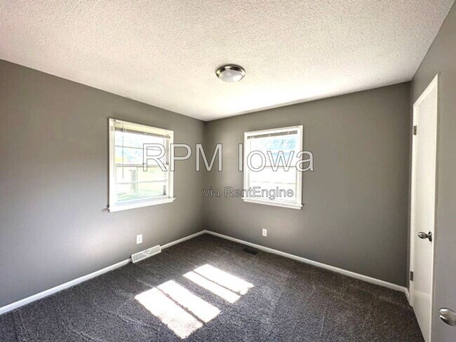 Building Photo - 1318 SW Lynn Dr