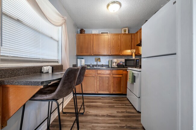 Building Photo - 318-330 W Harrison St