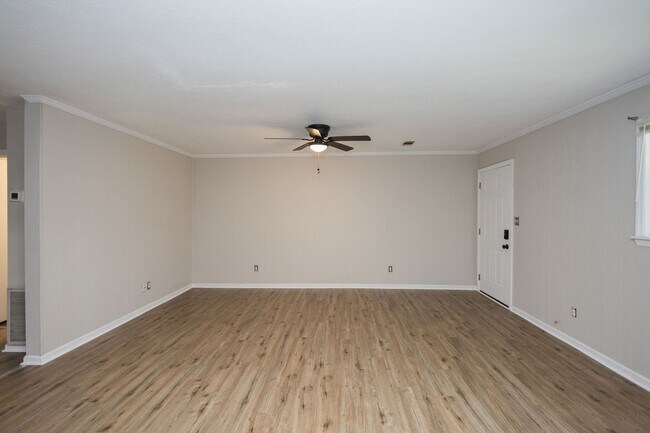 Building Photo - 1011 W Slaton Ave
