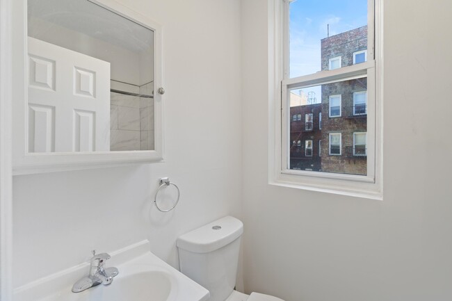 Building Photo - 310 28th St