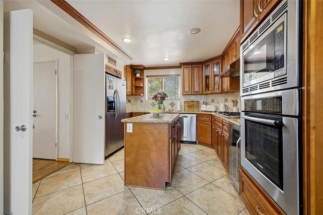 Building Photo - 5305 White Oak Ave