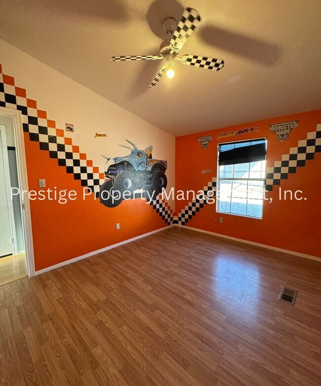 Building Photo - This 4/2 Vail Manufactured Home Is On A 1 Acre Lot!!!