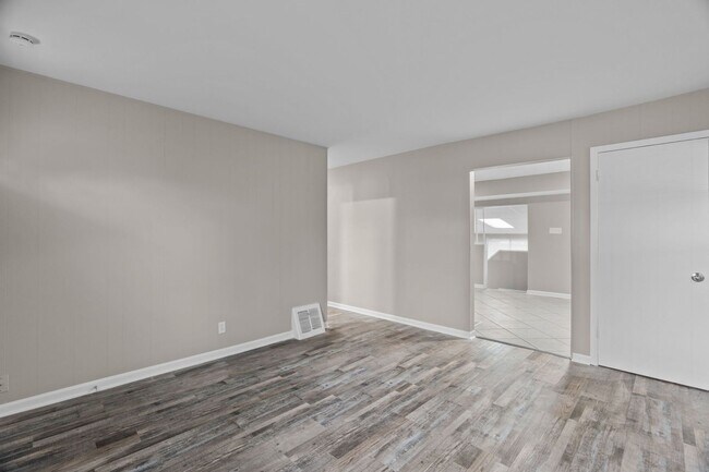 Building Photo - Charming 3-Bedroom, 1-Bath Single-Family Home