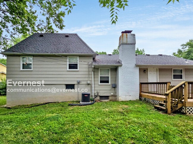 Building Photo - Lovely 3-Bedroom Home with 2-Car Garage / ...