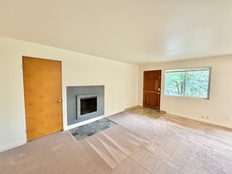 Building Photo - 1012 W Nickerson St