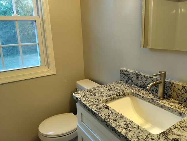 Building Photo - 7392 Bellehaven Dr