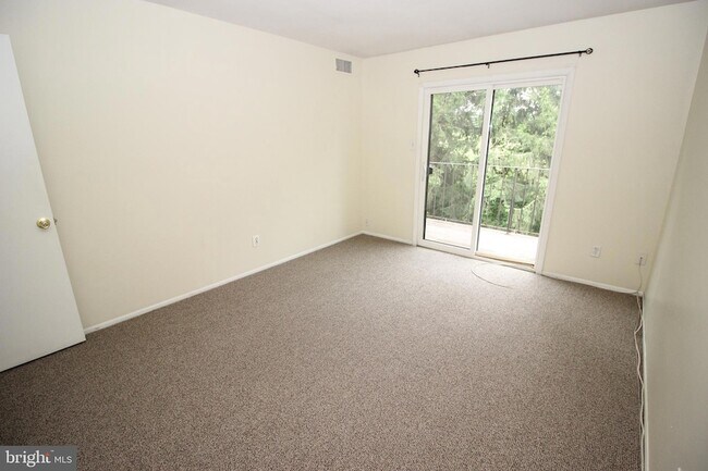 Building Photo - 2046 Jason Dr