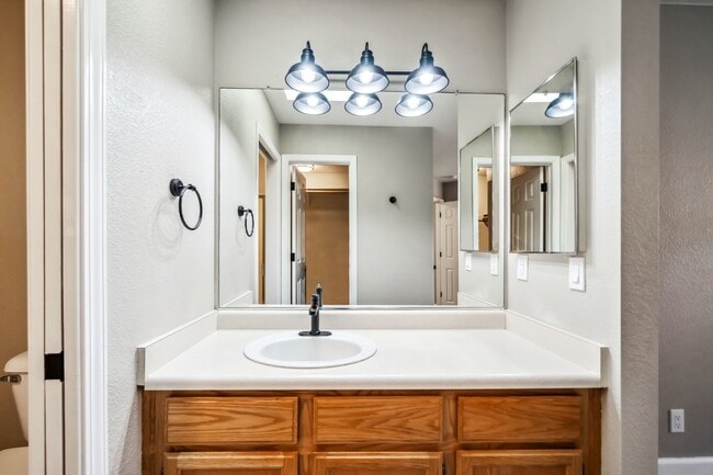 Building Photo - 3/2 Fully Updated with Fenced Yard/Dog Friendly/ Close to Everything central Redding