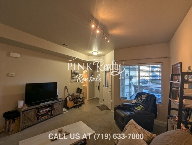 Building Photo - 870 Red Thistle View