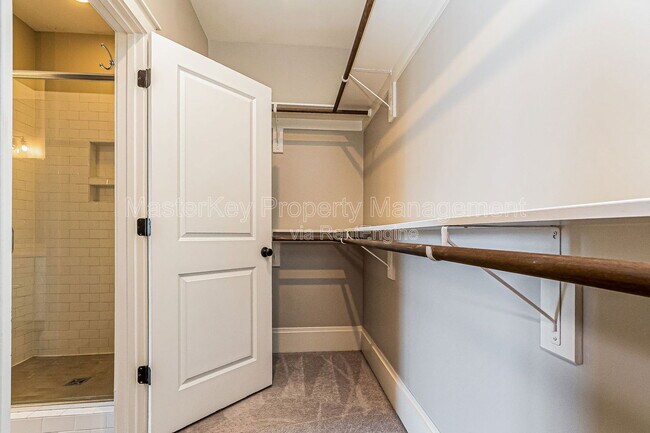 Building Photo - 290 Spring Ave