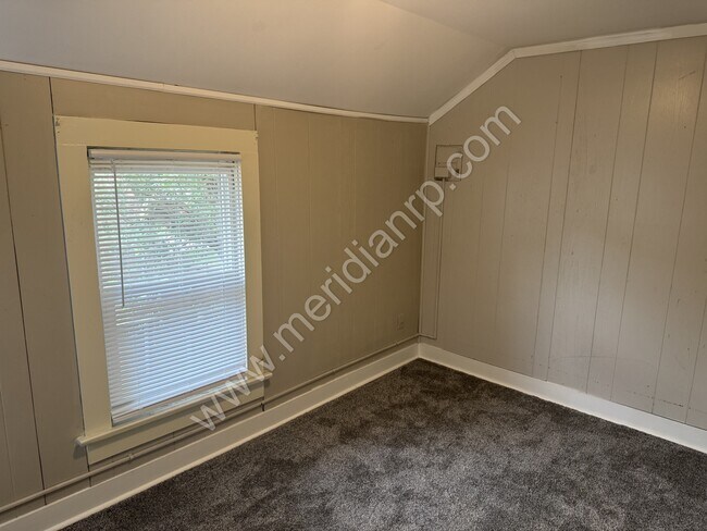 Building Photo - 721 3rd St
