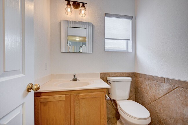 Building Photo - 3 BEDROOM + POOL IN DESIRABLE PECCOLE RANC...