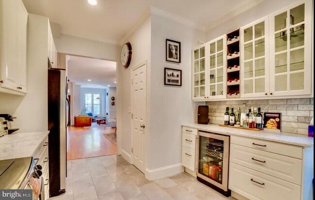 Building Photo - 726 3rd St NE