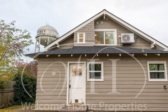 Building Photo - 310 SE 6th St