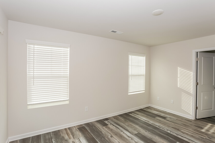 Building Photo - 104 Dogwood Village Trl