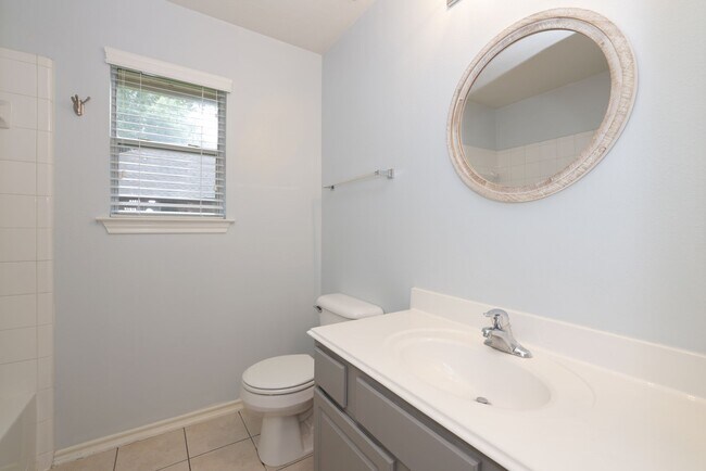 Building Photo - 7 N Regan Mead Cir