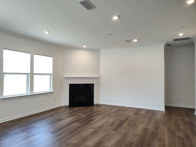Building Photo - Move-in Ready home Located in The Parkside...