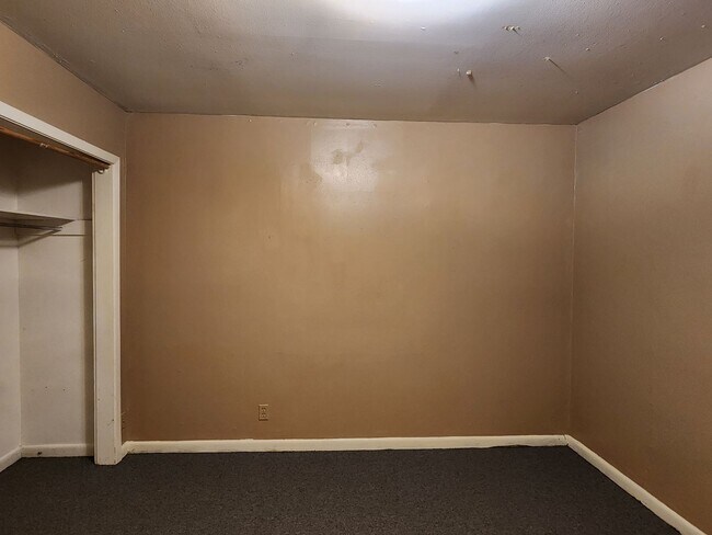 Building Photo - 638 Bringhurst Dr