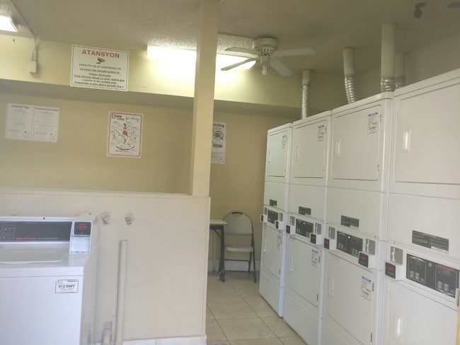 Building Photo - 1331 S Dixie Hwy