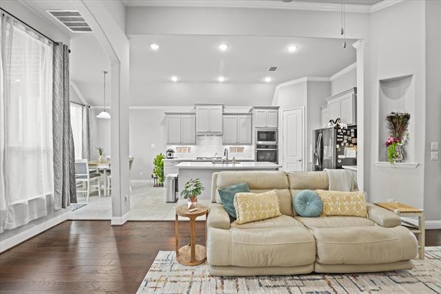 Building Photo - 352 Long Meadow Way