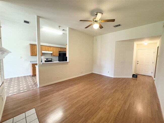 Building Photo - 110 Meadowside Dr