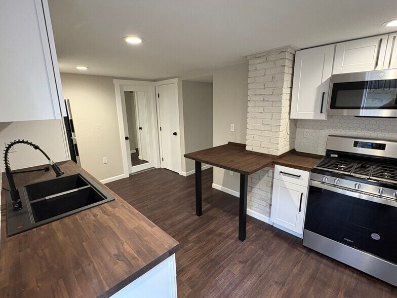 Building Photo - 2012 W Montgomery Ave