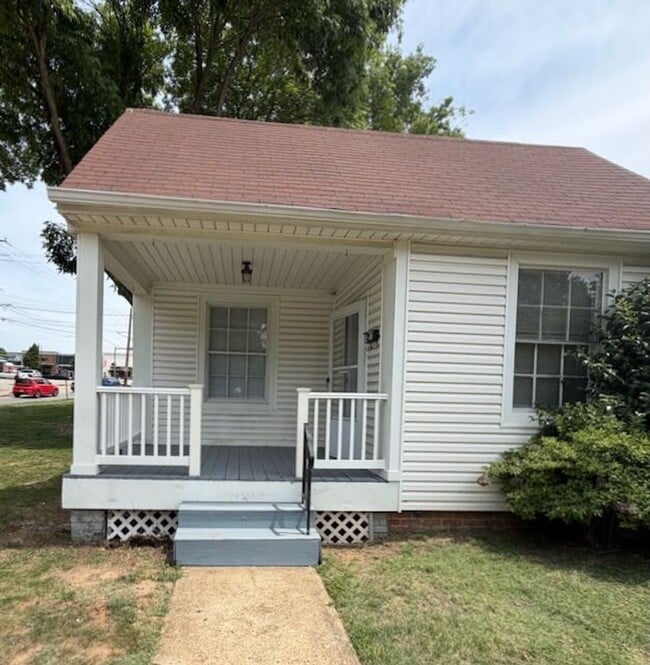 Building Photo - 2 bedroom Carytown Cottage