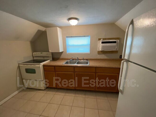 Building Photo - 2210 Cantor Ln