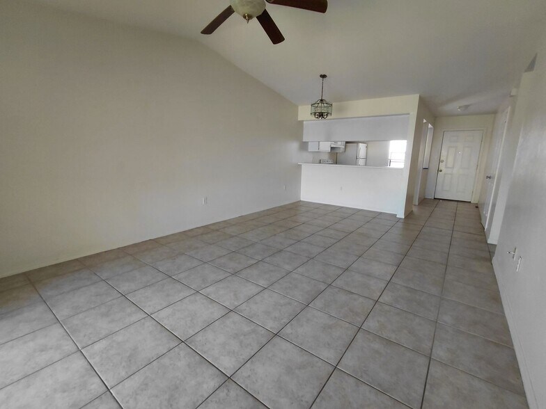 Building Photo - 4920 Chiquita Blvd S