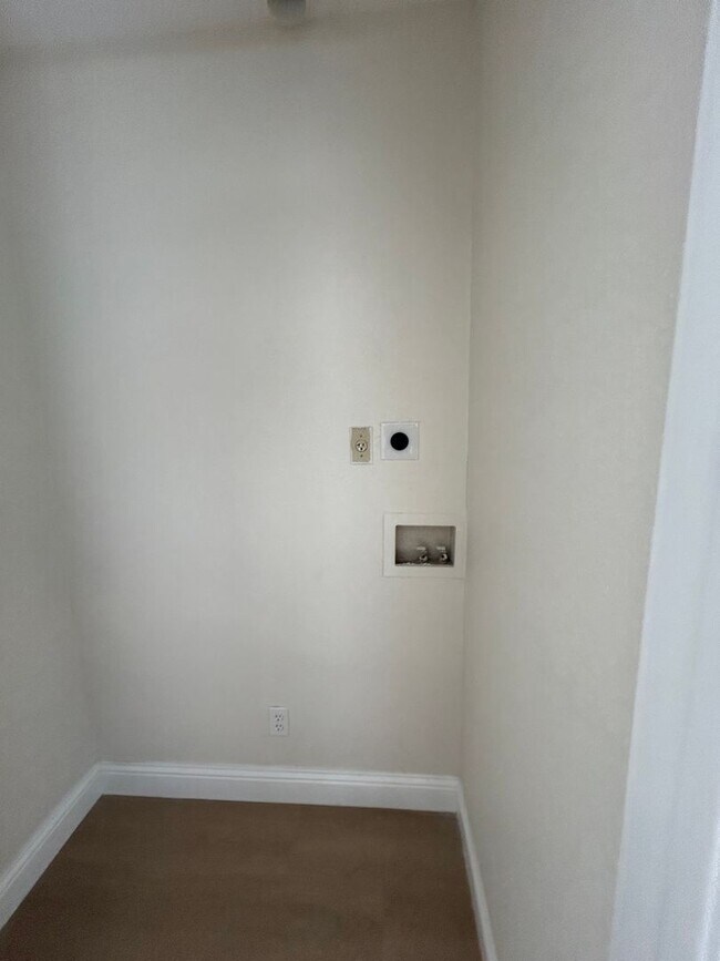 Building Photo - 683 - 695 Vermont Avenue, Turlock CA 95380
