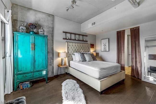 Building Photo - 353 E Bonneville Ave